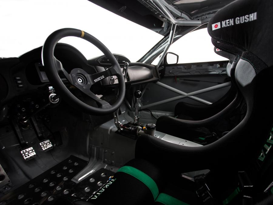 Интерьер Scion FR-S by GReddy 2013 года  (фото 5 из 7)